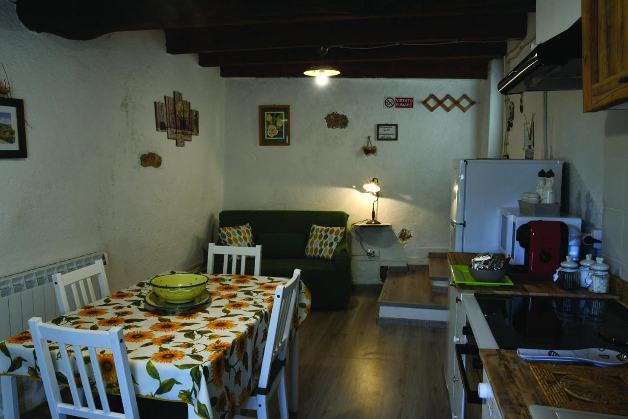 Agriturismo Nonnamelia Nasino Exteriör bild